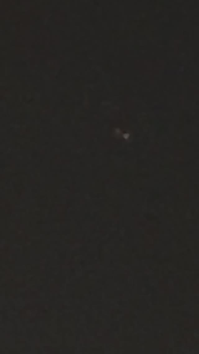 Florida Drone Moves Up Quickly And Spins With Red Lights But When Zoomed In On It Looks Like It Has Wings Or Looks…