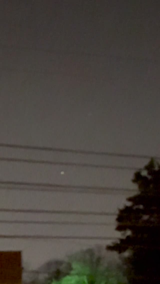 Multiple Objects Seen Appearing Over The Western Horizon In Louisville 12.4.24