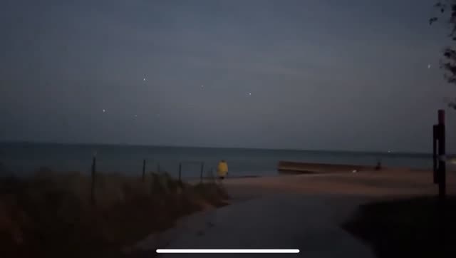 Multiple Uaps Recorded Over Lake Michigan, Chicago