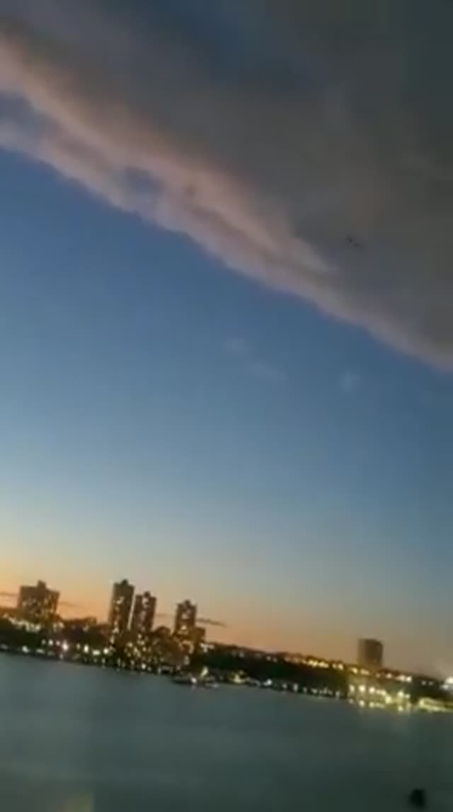 UFO Video – Hudson River, New York, USA (September 26, 2022)
