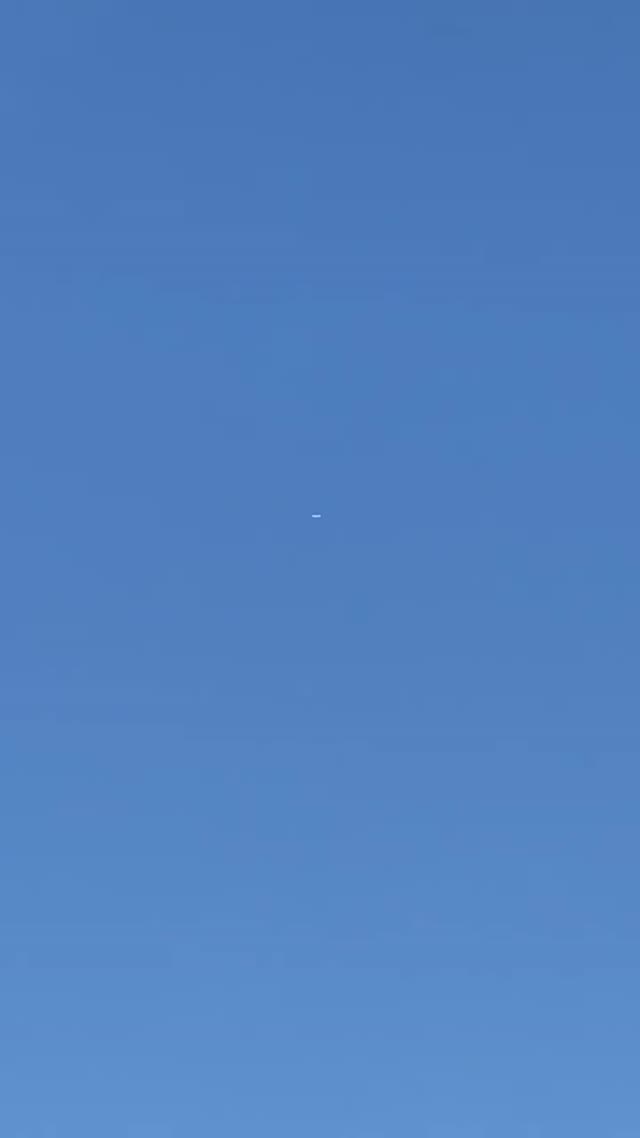 UFO Video – Blue Grass, Iowa, USA (October 4, 2022)