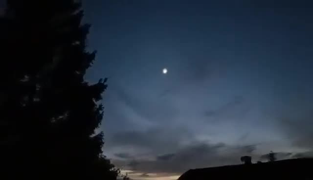 UFO Video – Bressuire, France (October 5, 2022)