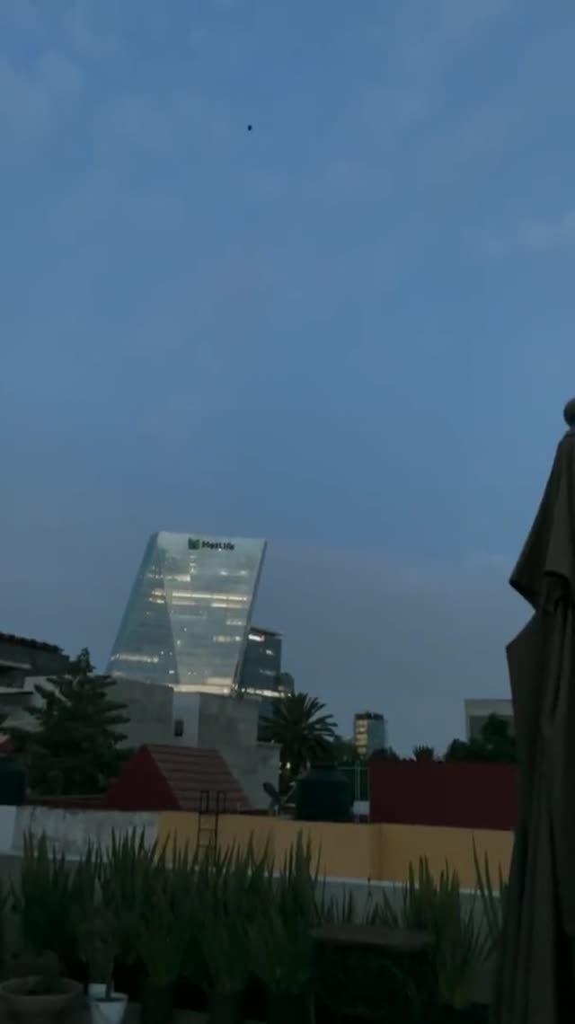UFO Video – Mexico City (October 15, 2022)