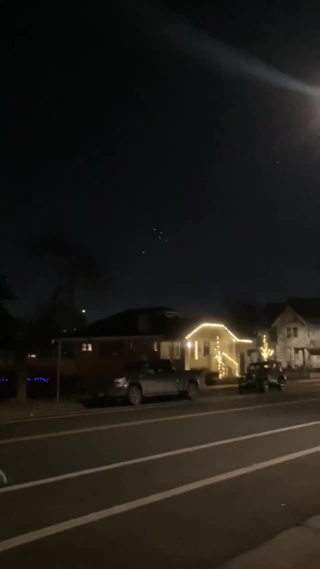 UFO Video – Denver, Colorado (December 11, 2022)