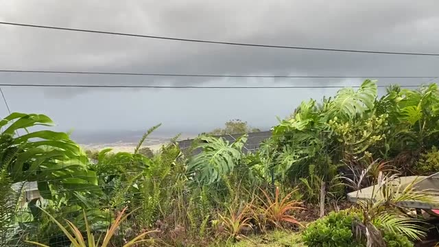 UFO Video – Kailua-Kona, Hawaii, USA (December 19, 2022)