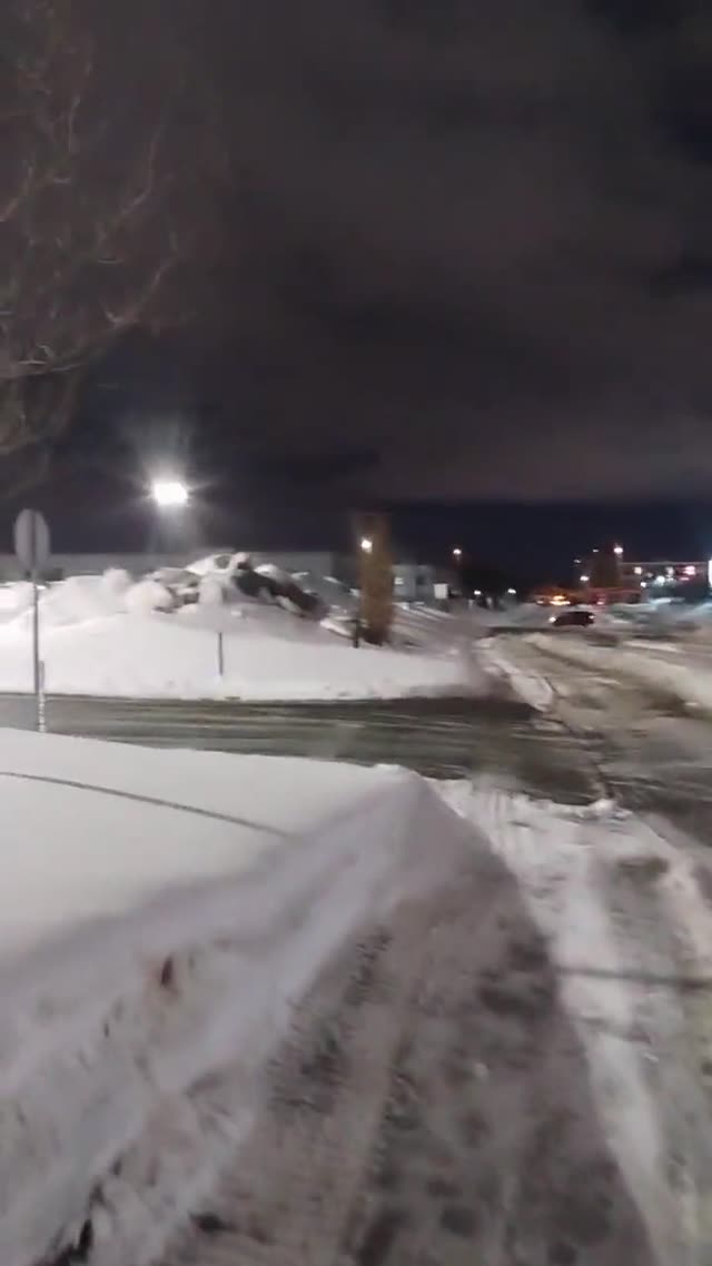 UFO Video – Montreal, QC (March 2, 2023)