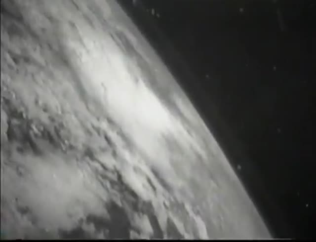 UFO Video – Near Earth Orbit