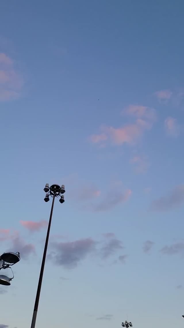 UFO Video – LaGuardia Airport, NY (October 1, 2023)