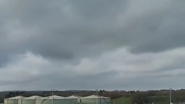 UFO Video – London Gatwick Airport, United Kingdom (December 2018)