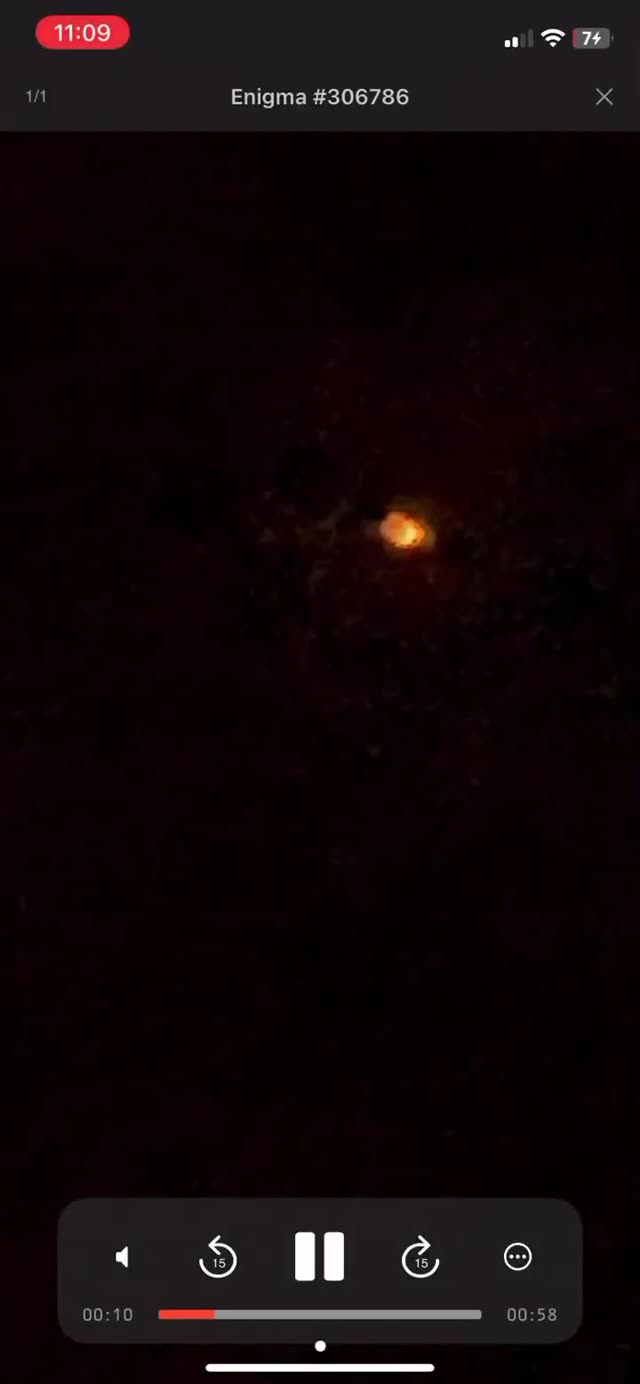 UFO Video – Daveluyville, Quebec, Canada (January 1, 2025)
