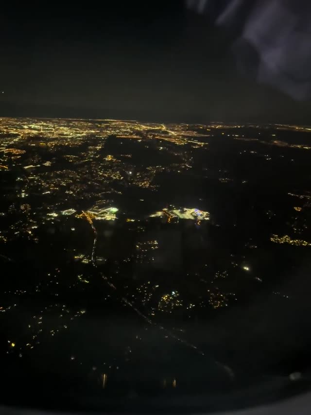 UFO Video – LaGuardia Airport, NY, USA (December 14, 2024)