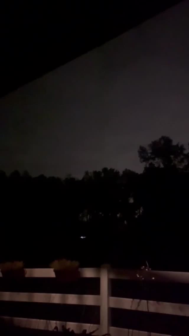 UFO Video – Mapleton, Illinois, USA (October 21, 2025)