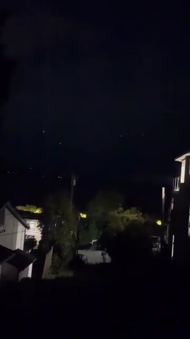 UFO Video – Blaine, Washington, USA (October 12, 2025)