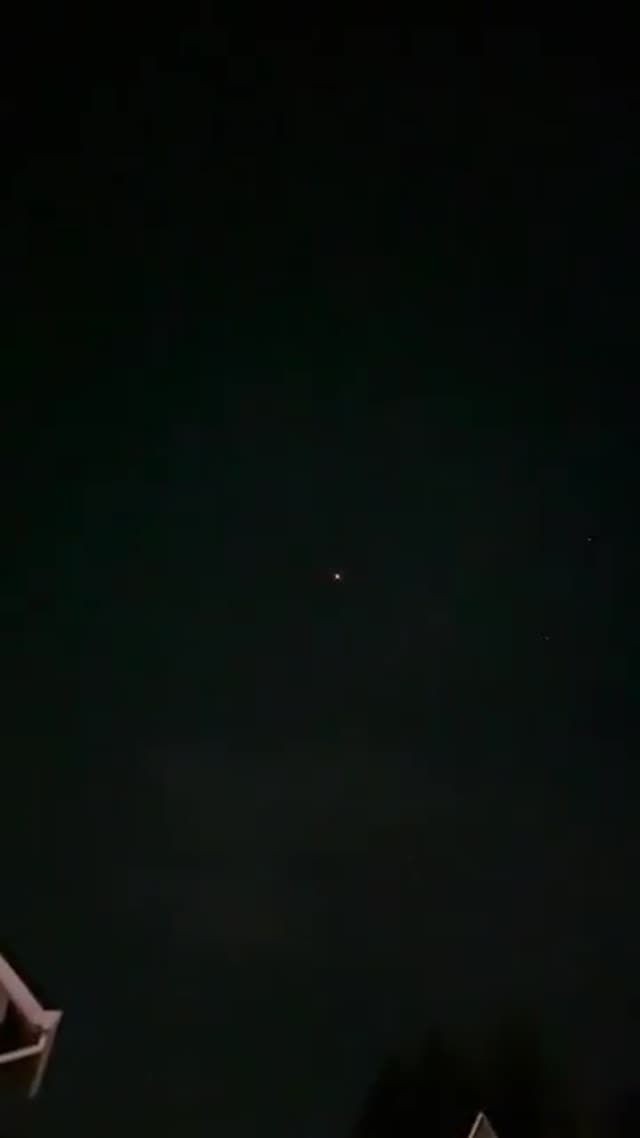 UFO Video – Newberg, Oregon, USA (December 24, 2024)