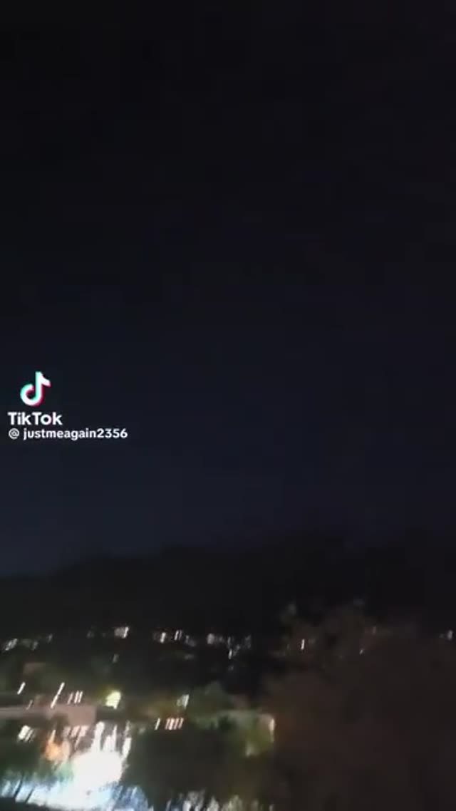 UFO Video – Catalina Foothills, Tucson, Arizona, USA (May 16, 2025)