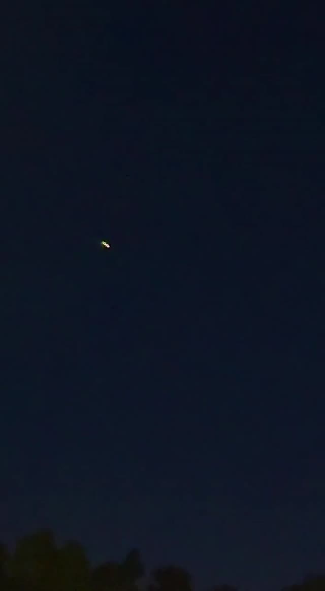 UFO Video – Williamsburg, Virginia, USA (October 17, 2025)
