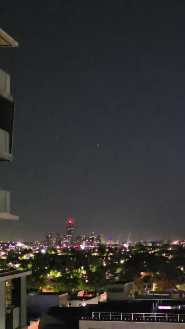 UFO Video – Melbourne, Australia (November 13, 2025)