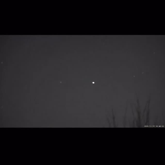 UFO Video – SSturbridge, MA (November 20, 2025)