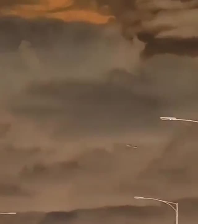 UFO Video – Melbourne, Australia (April 1, 2022)