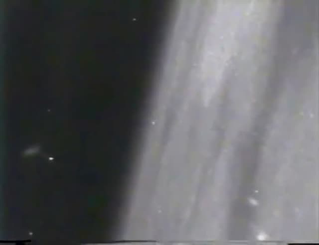 UFO Video – Low Earth Orbit (May 27, 2022)