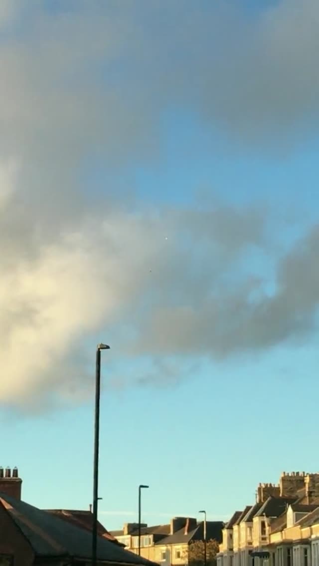 UFO Video – Aberdeen, England (May 1, 2018)