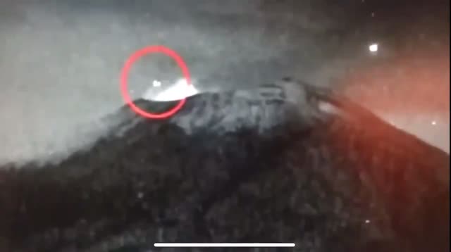 UFO Video – Volcano at Popocatepeti, Mexico (July 24, 2021)