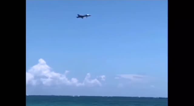 UFO Video – Miami Airshow, Florida, USA (June 9, 2022)