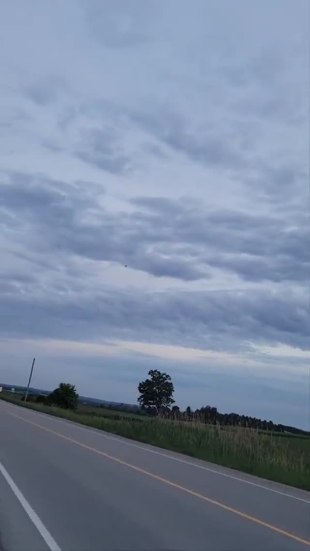 UFO Video – Bradford, Ontario, Canada (June 18, 2022)
