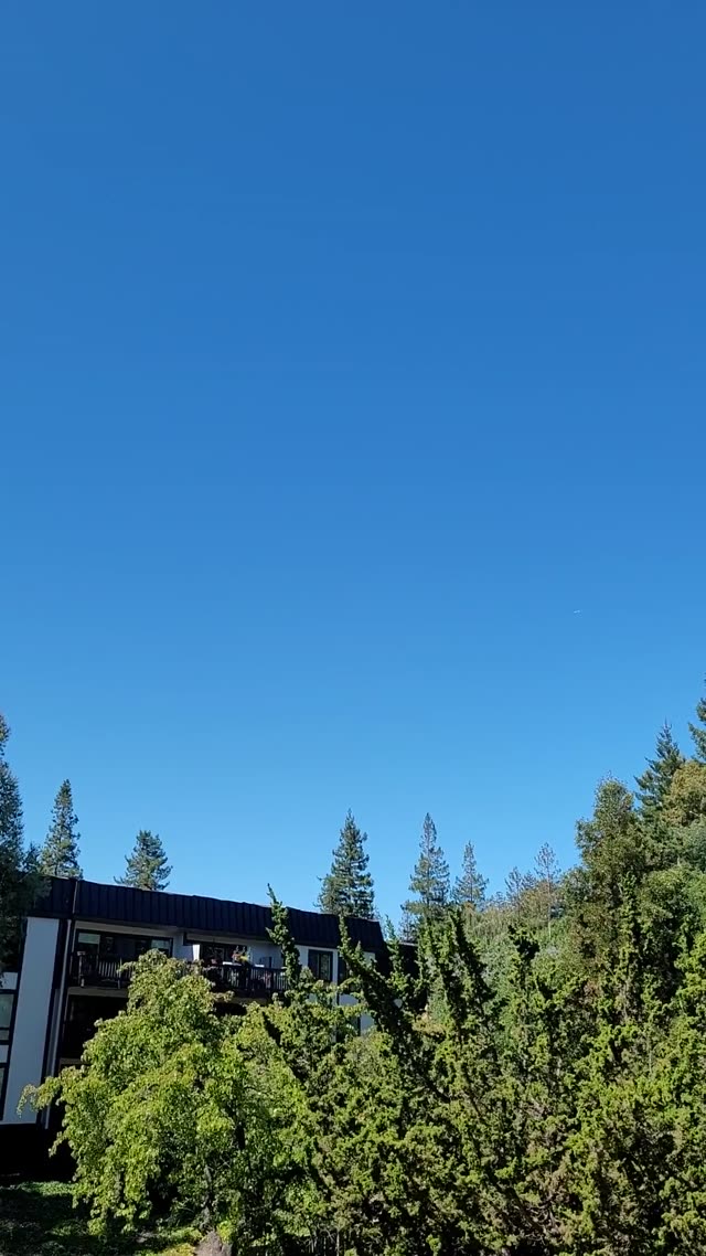 UFO Video – Menlow Park, CA (July 10, 2022)