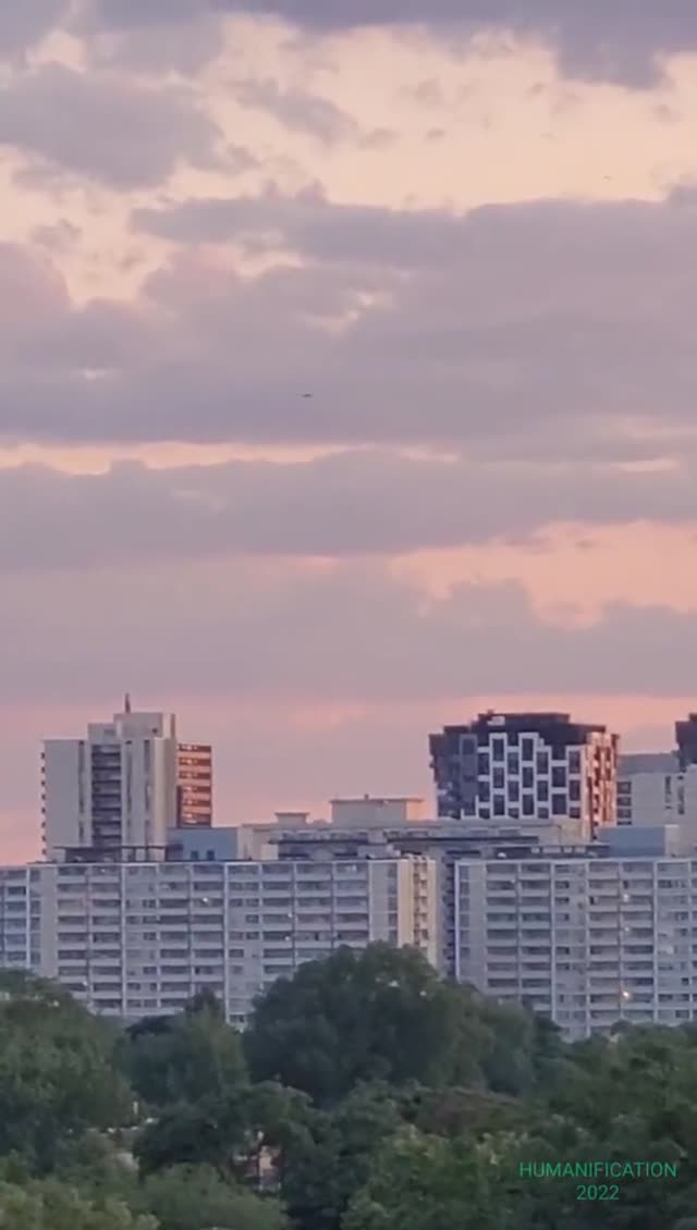 UFO Video – Toronto, Canada (August 4, 2022)