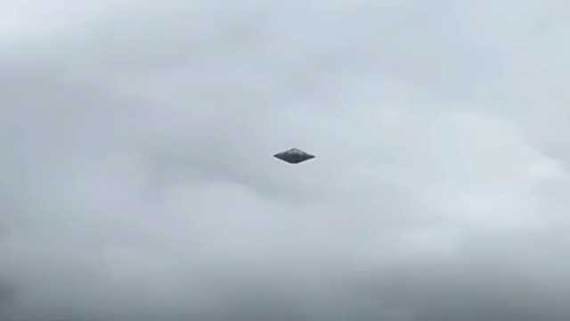 UFO Video – Medellin, Colombia, South America (August 3, 2022)