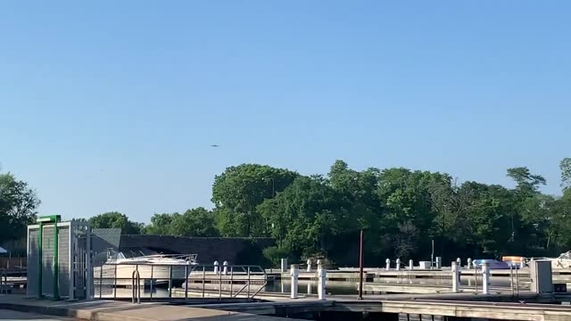 UFO Video – Chicago, IL (April 14, 2022)